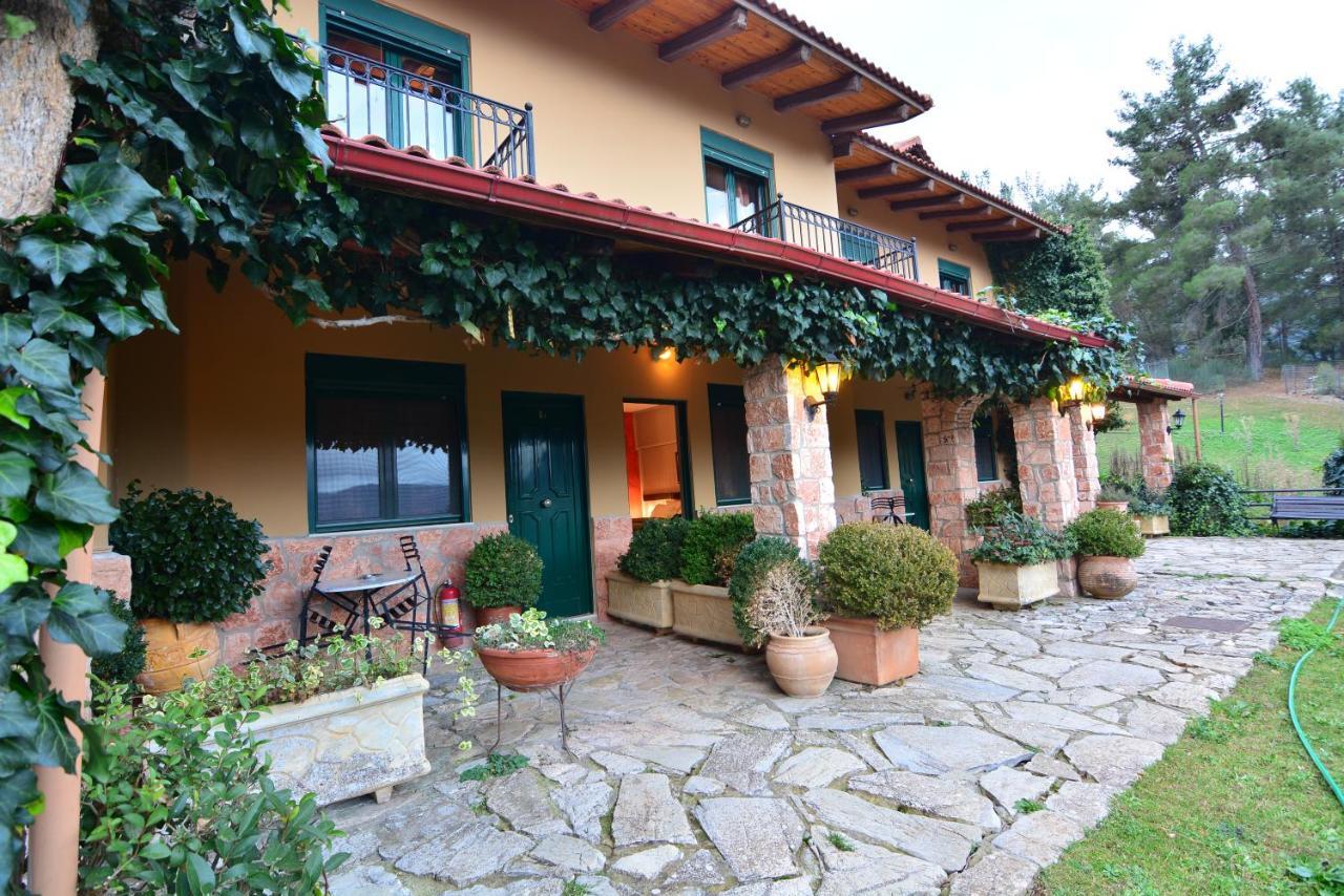 Aphrodite'S Inn Kalavrita Exterior photo