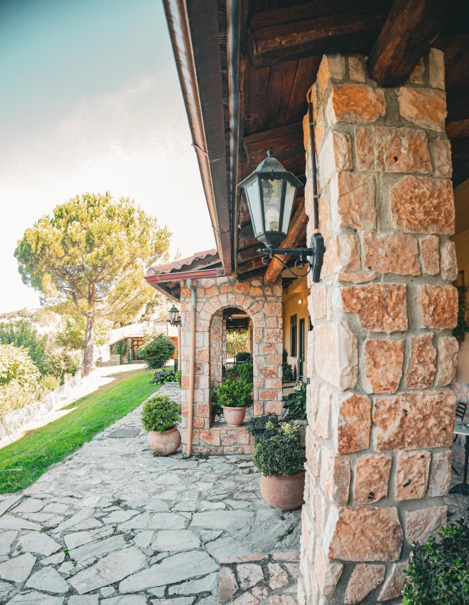 Aphrodite'S Inn Kalavrita Exterior photo